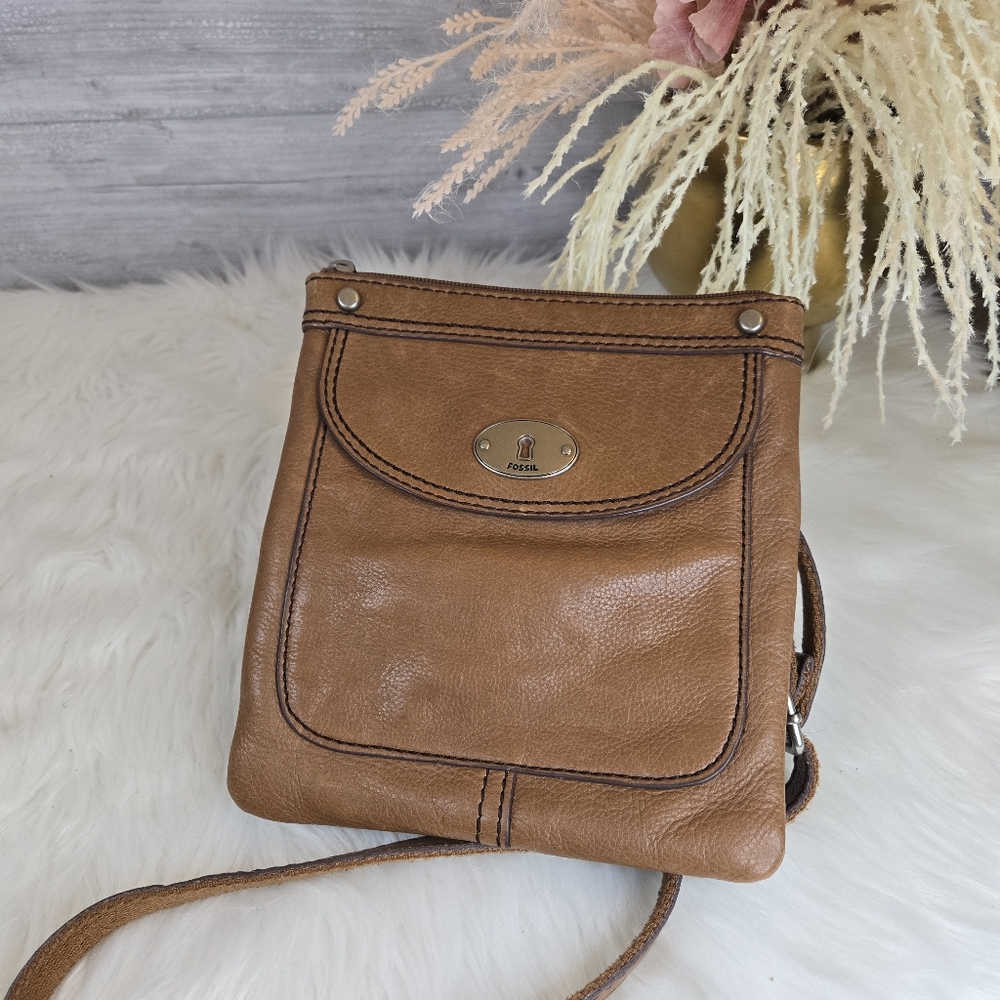 Fossil Maddox Brown Leather Crossbody Bag With Keyhole Design